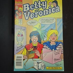 Betty and Veronica Comic Book - Multicolor Cover